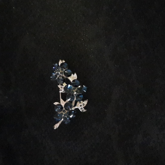 Brooches - Picture 2 of 5